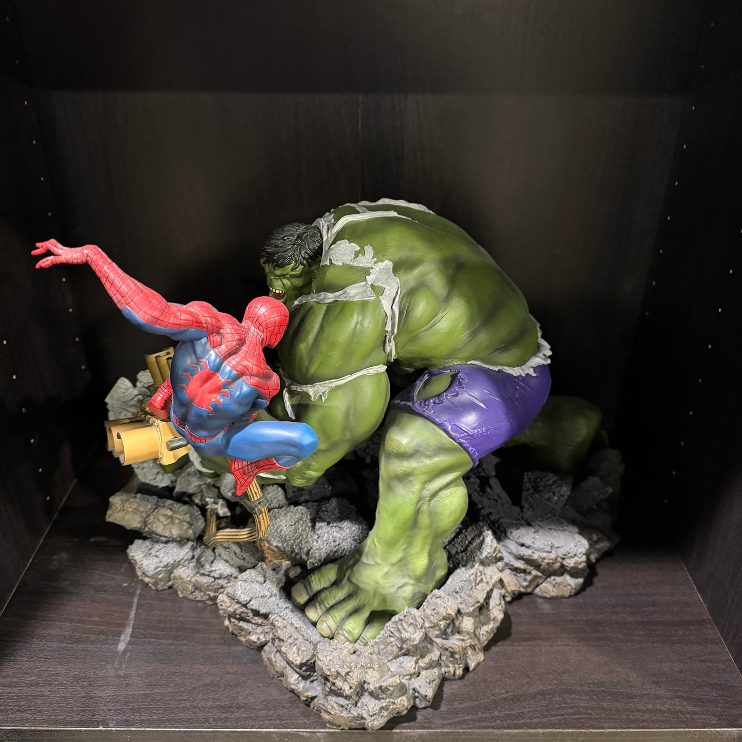 Sideshow Hulk and Spider-Man Statue