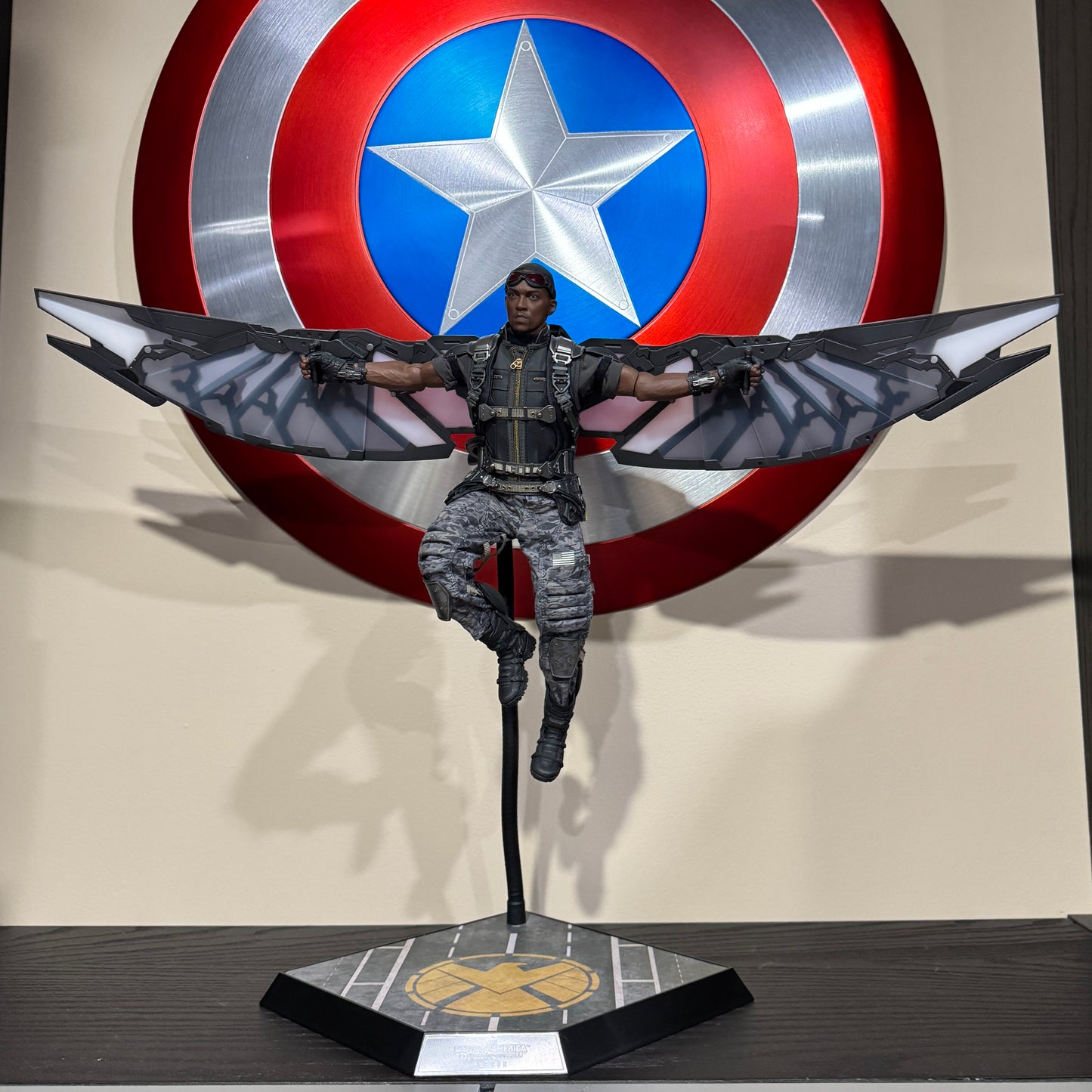 Hot Toys Marvel Falcon from The Winter Soldier 1/6 Scale Loose