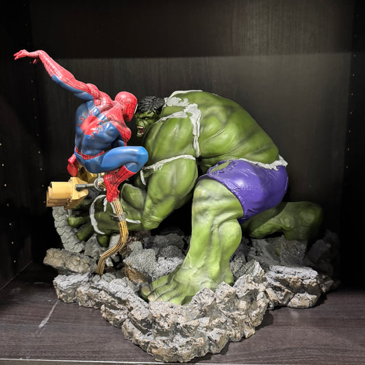Sideshow Hulk and Spider-Man Statue